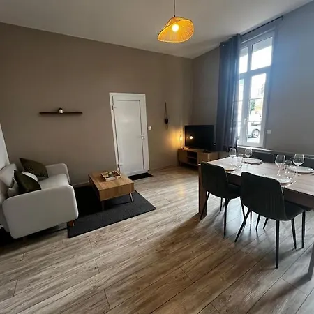 Grand Avec Jardin - Centre Apartment *